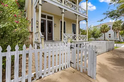 2002 Ave K, Galveston, TX 77550 - Photo 2