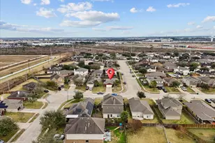 140 Mustang Stampede Dr, La Marque, TX 77568 - Photo 4