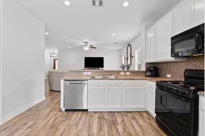 140 Mustang Stampede Drive, La Marque, TX 77568 - Photo 16