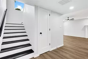 7 Briar Dale Ct, Houston, TX 77027 - Photo 12