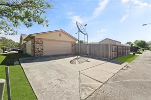5619 Pine Row St, Houston, TX 77049 - Photo 8
