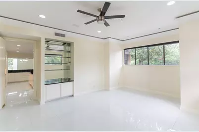 8800 Woodway Drive #10, Houston, TX 77063 - Photo 16