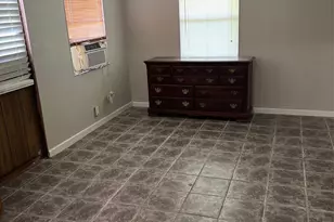 2630 Tidewater Dr, Houston, TX 77045 - Photo 10