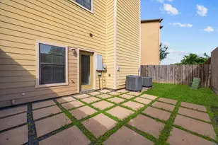 1146 Hempstead Villa Ln, Houston, TX 77008 - Photo 2