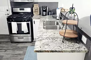 6114 Torreon St, Houston, TX 77026 - Photo 10