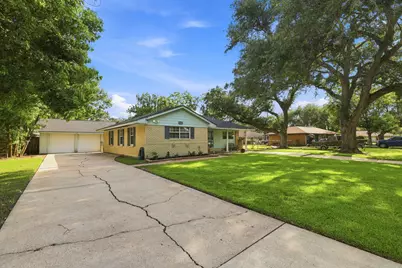 1705 Chilton Drive, Baytown, TX 77520 - Photo 4
