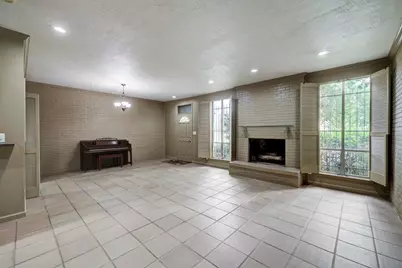 1422 Walnut Bend Lane #1/14, Houston, TX 77042 - Photo 2