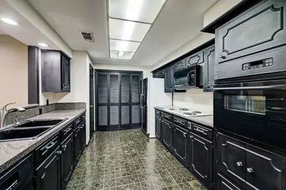 1422 Walnut Bend Lane #1/14, Houston, TX 77042 - Photo 4