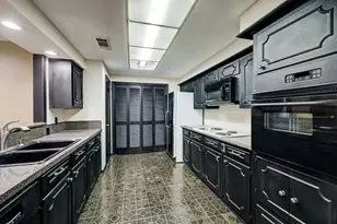 1422 Walnut Bend Ln, Houston, TX 77042 - Photo 4