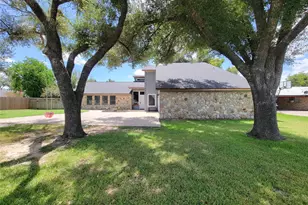 1512 Bell Oaks Dr, Bellville, TX 77418 - Photo 2