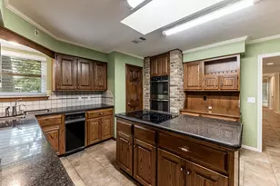 104 Oakview Cir, Huntsville, TX 77340 - Photo 14