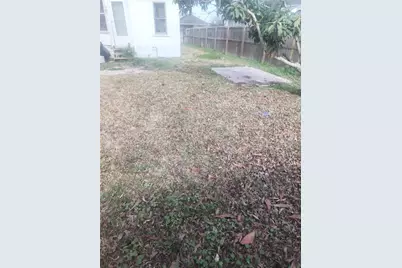 223 W Gulf Street, Baytown, TX 77520 - Photo 6