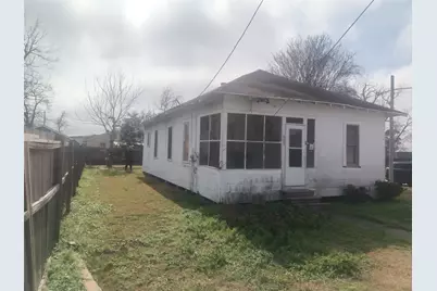 223 W Gulf Street, Baytown, TX 77520 - Photo 2