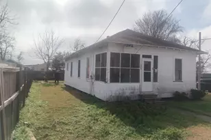 223 W Gulf St, Baytown, TX 77520 - Photo 2