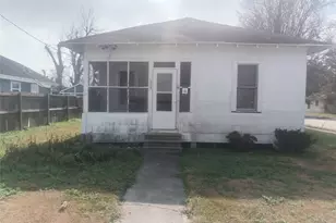 223 W Gulf St, Baytown, TX 77520 - Photo 1