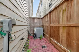 2710 Hullsmith Dr, Houston, TX 77063 - Photo 24