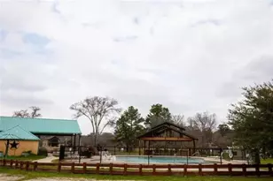 135 N Forest Dr, Huntsville, TX 77340 - Photo 4