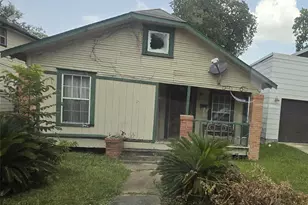 821 E 38th St, Houston, TX 77022 - Photo 1