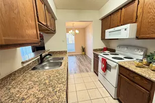 17401 Red Oak Dr, Houston, TX 77090 - Photo 2