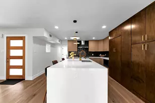 10722 Ella Lee Ln, Houston, TX 77042 - Photo 12