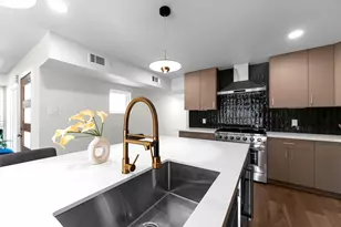 10722 Ella Lee Ln, Houston, TX 77042 - Photo 14