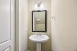 2611 Shady Woods Ln, Houston, TX 77008 - Photo 18