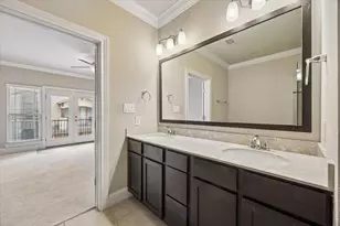 2611 Shady Woods Ln, Houston, TX 77008 - Photo 12