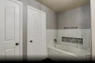 6439 W Linpar Ct, Houston, TX 77040 - Photo 16