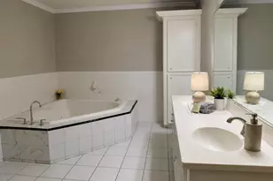 2042 Bridge Cross Ln, Houston, TX 77067 - Photo 16