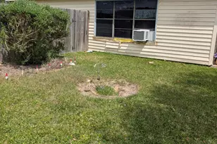 2401 Hedgerose Ln, Bay City, TX 77414 - Photo 4