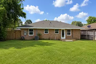 1705 E Martha Ln, Pasadena, TX 77502 - Photo 10