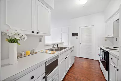 5815 Lynbrook Drive #103, Houston, TX 77057 - Photo 10