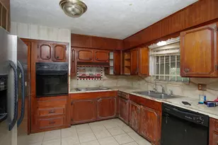 8215 Glencrest St, Houston, TX 77061 - Photo 16
