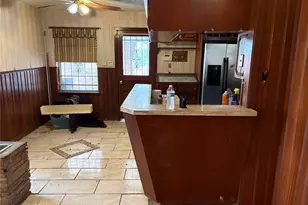 8215 Glencrest St, Houston, TX 77061 - Photo 10