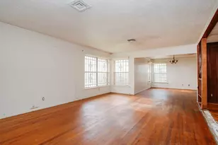 8215 Glencrest St, Houston, TX 77061 - Photo 8