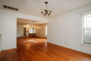 8215 Glencrest St, Houston, TX 77061 - Photo 10