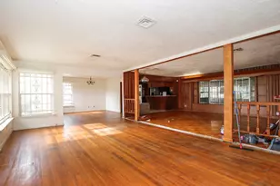 8215 Glencrest St, Houston, TX 77061 - Photo 6