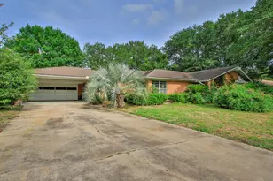 8215 Glencrest St, Houston, TX 77061 - Photo 2