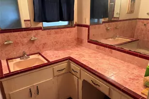 8215 Glencrest St, Houston, TX 77061 - Photo 14