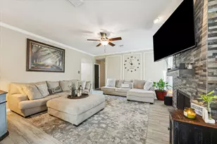 1802 Valero St, Friendswood, TX 77546 - Photo 4