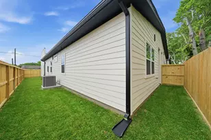 8203 Calhoun St, Houston, TX 77033 - Photo 38