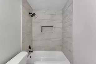 6830 Lost Thicket Dr, Houston, TX 77085 - Photo 16