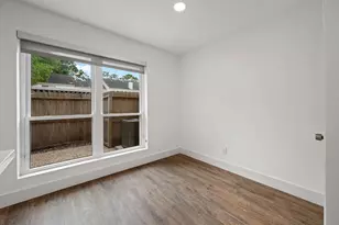 10240 Longmont Dr, Houston, TX 77042 - Photo 8
