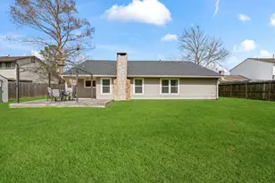 304 Old Course Dr, Friendswood, TX 77546 - Photo 32