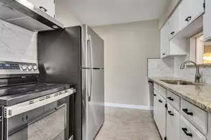 11010 Whittingham Ln, Houston, TX 77099 - Photo 8