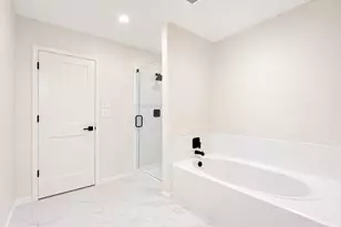 15911 Sheldon Ridge Way, Houston, TX 77044 - Photo 14