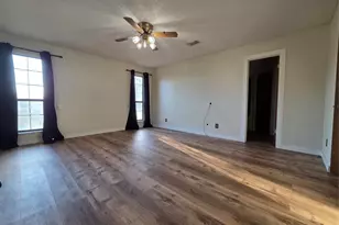 138 Pin Oak Dr, Angleton, TX 77515 - Photo 8