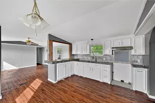 9619 Meadowvine Dr, Houston, TX 77044 - Photo 8