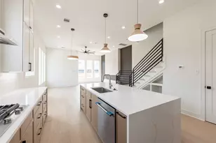 1122 E 27th St, Houston, TX 77009 - Photo 8
