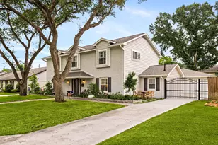 14543 Chadbourne Dr, Houston, TX 77079 - Photo 2